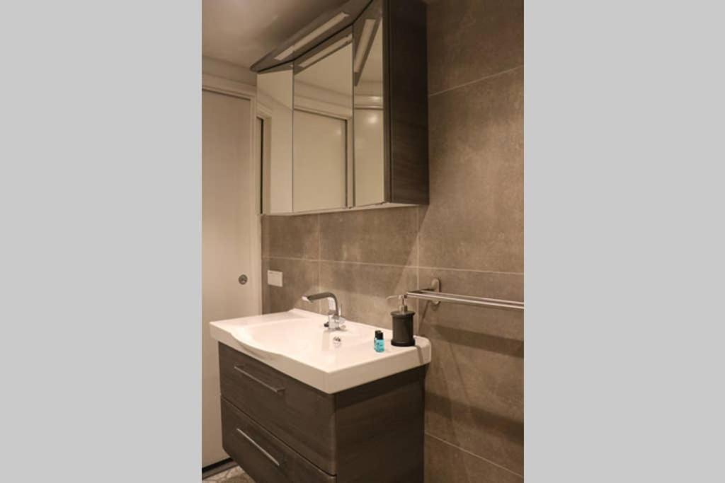 Ruim Appartement In Prachtige Fiets-Wandelomgeving アップカウデ エクステリア 写真